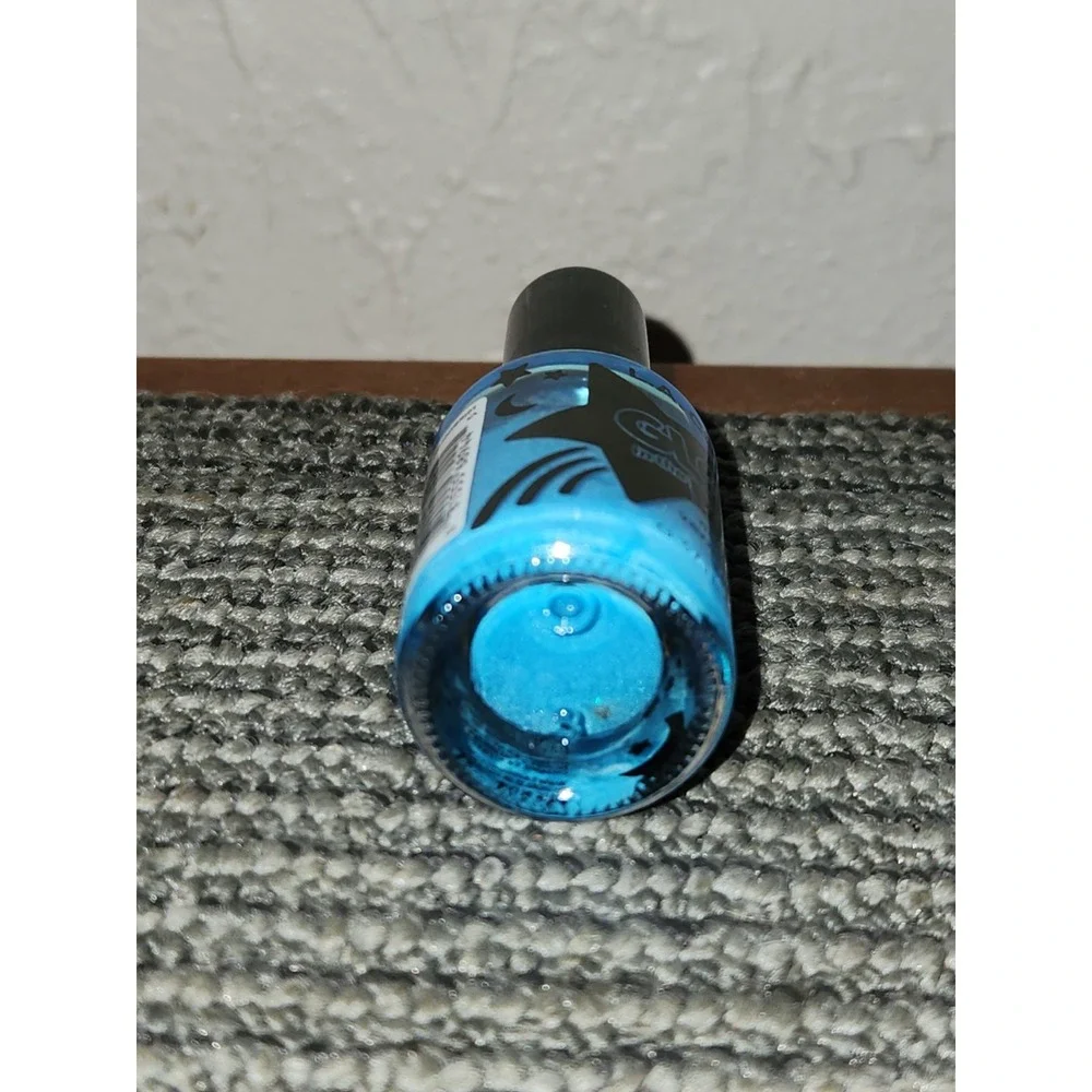 L.A Colors Glow‎ In The Dark Nail Polish~FREEZE (C68944) NEW